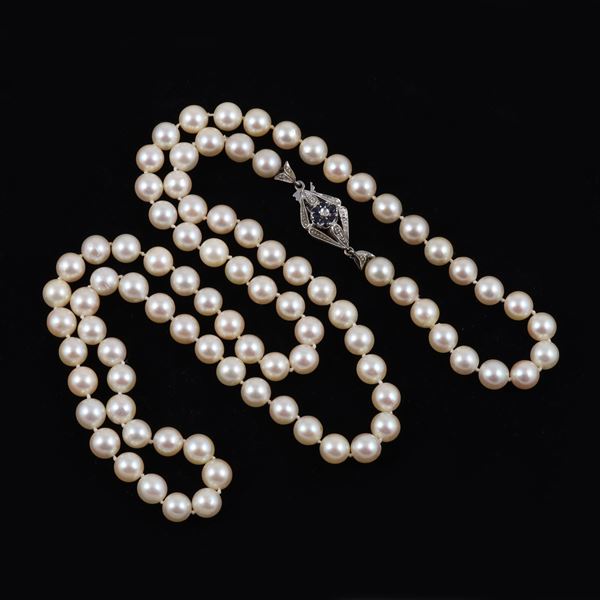 ONE STRAND OF CULTURED PEARLS WITH 18KT GOLD, DIAMOND AND SAPPHIRE CLASP  - Auction JEWELRY, WATCHES, AND SILVERWARE - Casa d'Aste International Art Sale