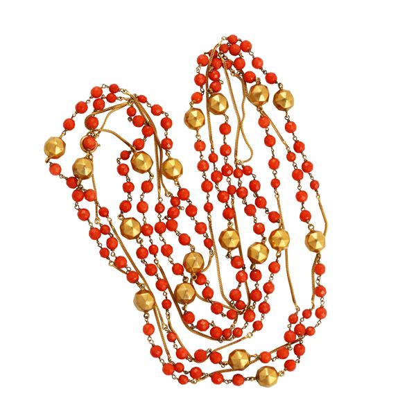 18KT GOLD AND CORALS NECKLACE