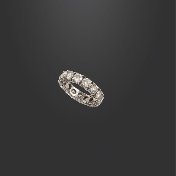 18KT GOLD AND DIAMONDS RING