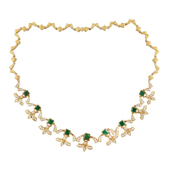 18KT GOLD, EMERALDS AND DIAMONDS NECKLACE