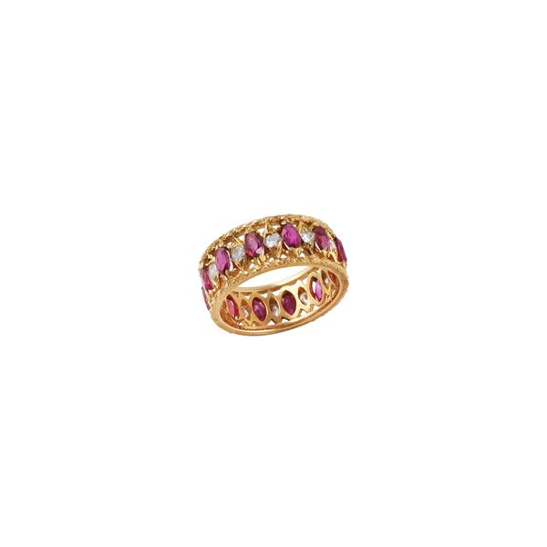 18KT GOLD, RUBIES AND DIAMONDS RING