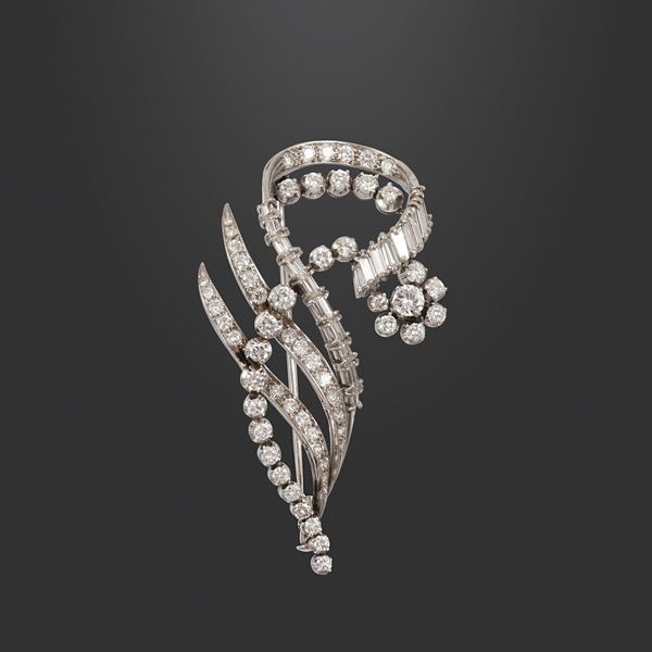 18KT GOLD AND DIAMONDS BROOCH