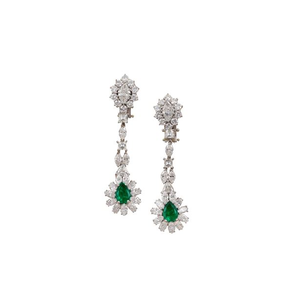 18KT GOLD, EMERALDS AND DIAMONDS EARRINGS
