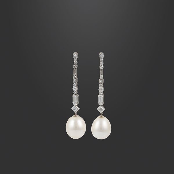 18KT GOLD, SOUTH SEA PEARLS AND DIAMONDS EARRINGS