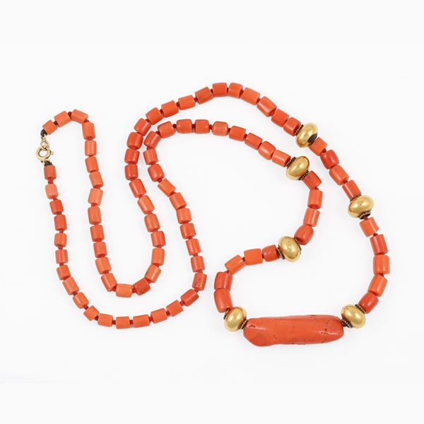 CORAL WITH GOLD COATED RESIN BEADS NECKLACE  - Auction JEWELRY, WATCHES, AND SILVERWARE - Casa d'Aste International Art Sale