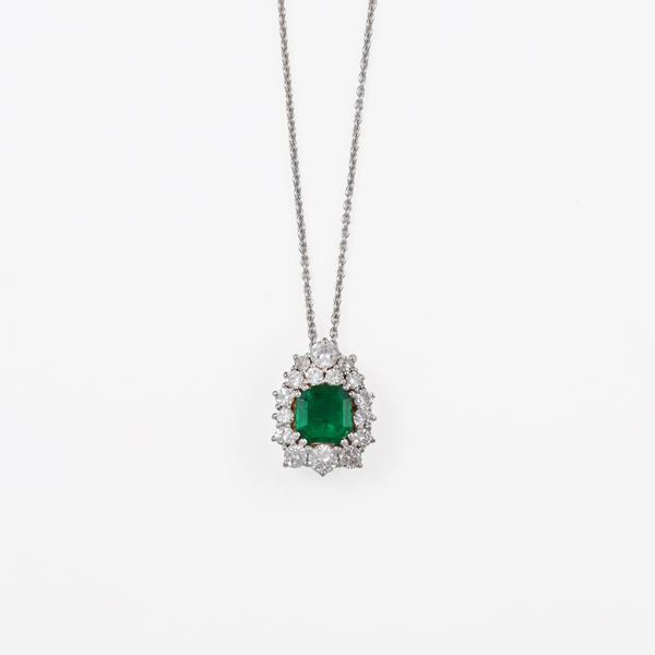 18KT GOLD, EMERALD, DIAMONDS NECKLACE