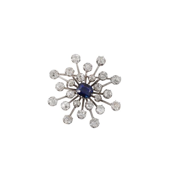 18KT GOLD, OLD EUROPEAN CUT DIAMONDS AND SAPPHIRE BROOCH