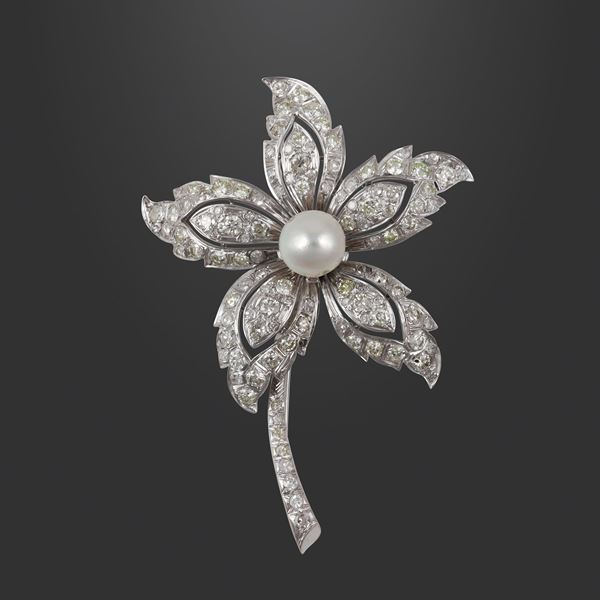 18KT GOLD, DIAMONDS AND CULTURED PEARL BROOCH