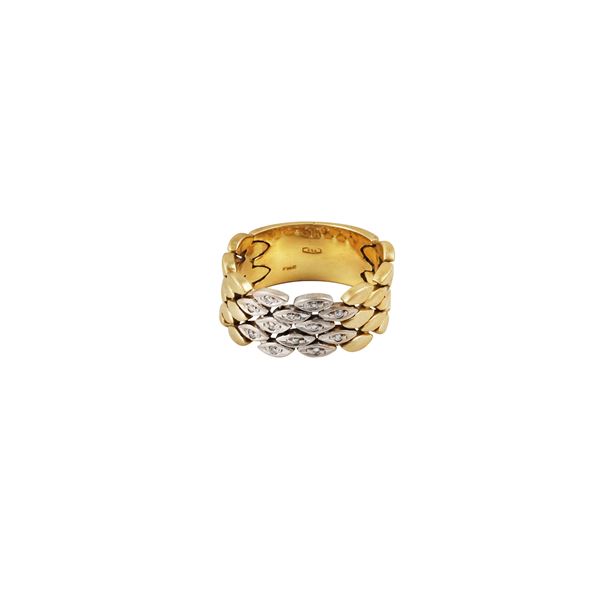 18KT GOLD AND DIAMONDS RING