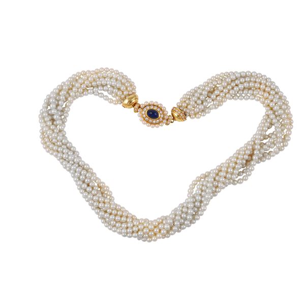 CULTURED PEARLS NECKLACE WITH 18KT GOLD, CABOCHON CUT SAPPHIRE, DIAMONDS AND PEARLS CLASP