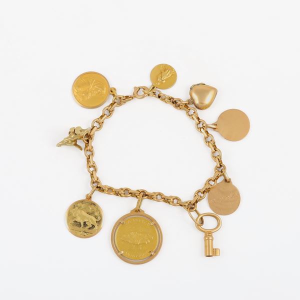 18KT GOLD BRACELET WITH CHARMS, ONE WITH GOLD MEDAL