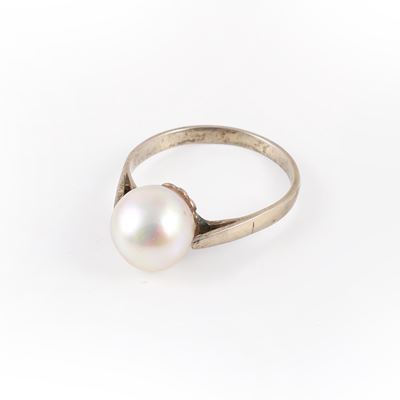 Anello in oro bianco con perla coltivata Ø 9 mm