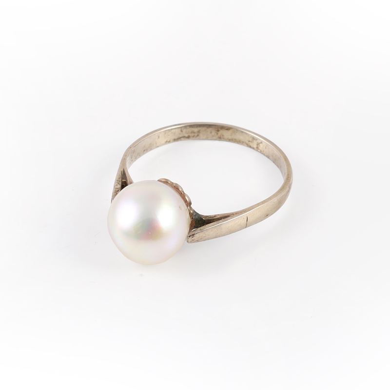 Anello in oro bianco con perla coltivata Ø 9 mm