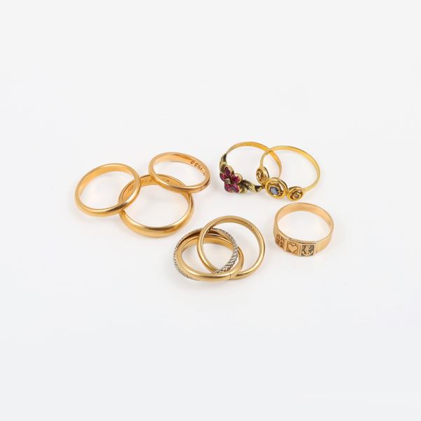 18KT GOLD LOT OF SEVEN RINGS