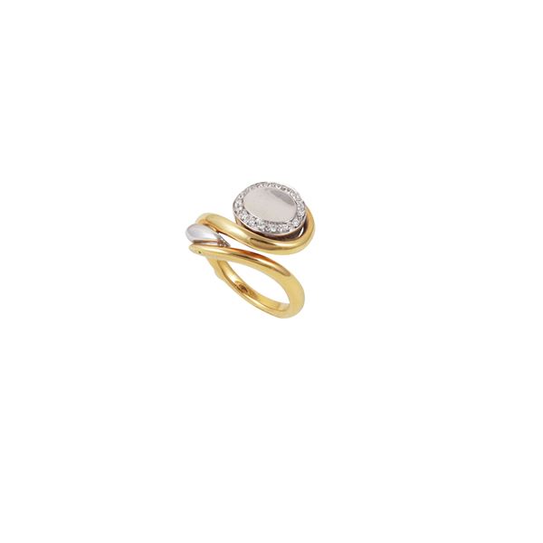 18KT GOLD AND DIAMONDS RING