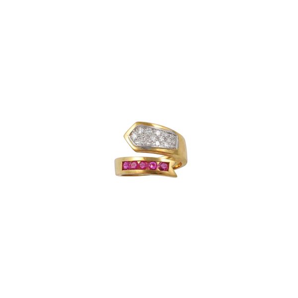 18KT GOLD, DIAMONDS AND RUBIES RING