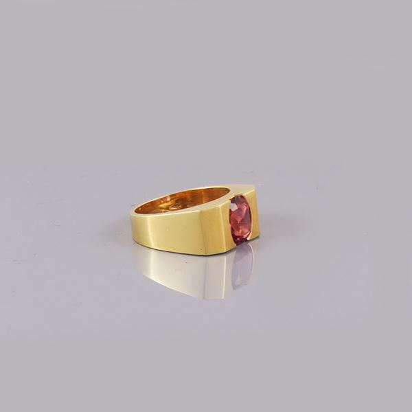 18KT GOLD AND PINK TOURMALINE RING