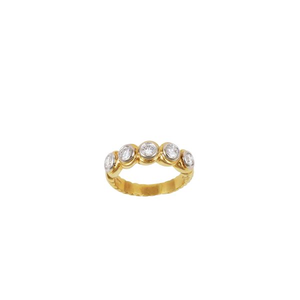 18KT GOLD AND DIAMONDS RING