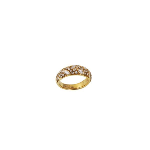 18KT GOLD AND DIAMONDS RING