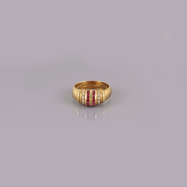18KT GOLD, RUBIES AND DIAMONDS RING