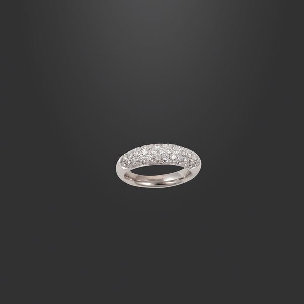 18KT GOLD AND DIAMONDS RING