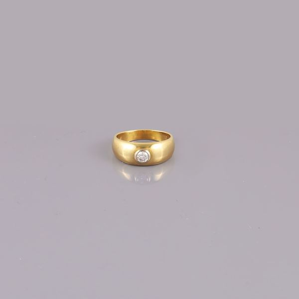 18KT GOLD AND DIAMOND RING