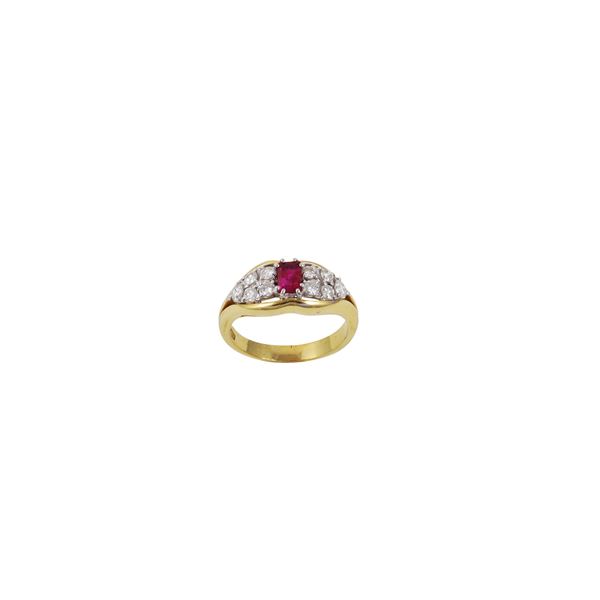 18KT GOLD, RUBY AND DIAMONDS RING