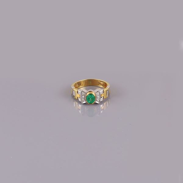 18KT GOLD, EMERALD AND DIAMONDS RING