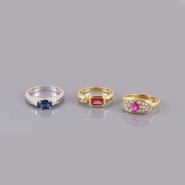 18KT GOLD LOT OF THREE RINGS WITH PINK TOURMALINE, RUBY, SAPPHIRE AND DIAMONDS