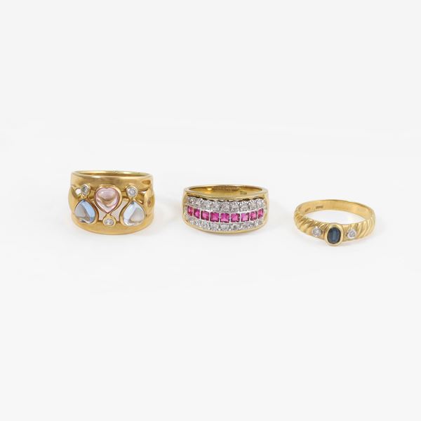 18KT GOLD LOT OF THREE RINGS WITH DIAMONDS, SAPPHIRE AND SYNTHETIC GEMS  - Auction JEWELRY, WATCHES, AND SILVERWARE - Casa d'Aste International Art Sale