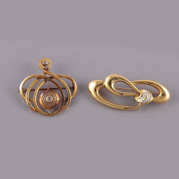 18KT GOLD LOT OF TWO BROOCHES WITH DIAMONDS AND ROSE CUT DIAMONDS