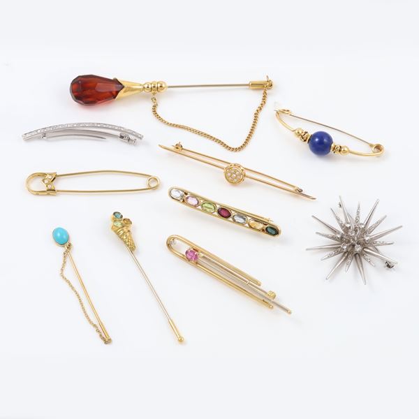 18KT GOLD LOT OF TEN BROOCHES WITH DIAMOND, GEMS AND SYNTHETIC GEMS  - Auction JEWELRY, WATCHES, AND SILVERWARE - Casa d'Aste International Art Sale