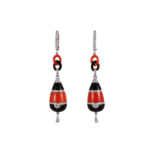 * 18KT GOLD, CORAL, ONYX AND DIAMONDS EARRINGS