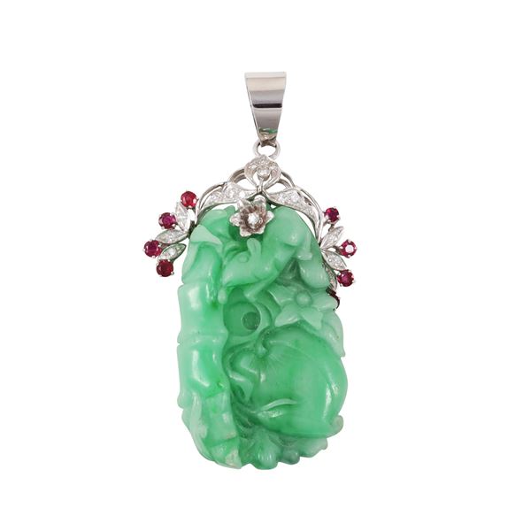 18KT GOLD, ENGRAVED JADEITE, DIAMONDS AND RUBIES PENDANT  - Auction IMPORTANT JEWELRY - Casa d'Aste International Art Sale