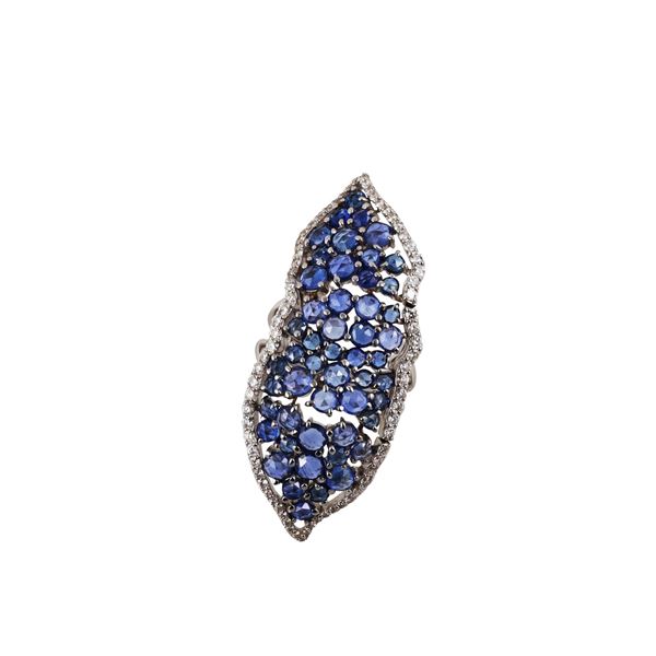 * 18KT GOLD, SAPPHIRES AND DIAMONDS RING