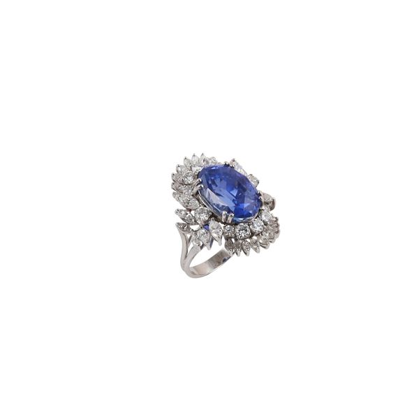 18KT GOLD, SRI LANKA SAPPHIRE AND DIAMONDS RING