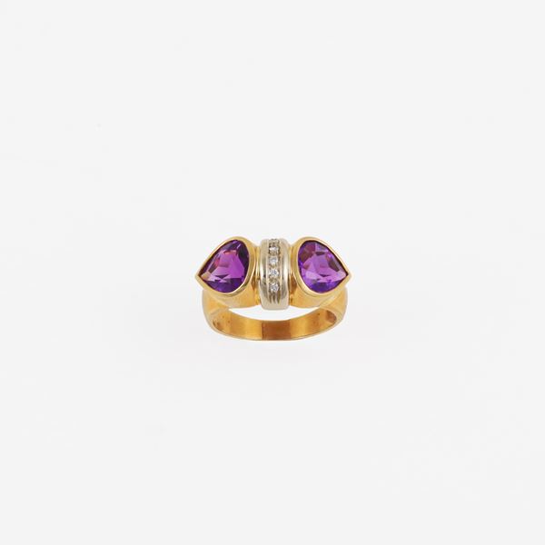 18KT GOLD, AMETHYST AND DIAMONDS RING