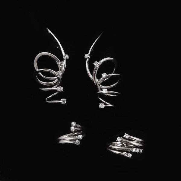 18KT GOLD LOT OF TWO RINGS AND EARRINGS WITH DIAMONDS