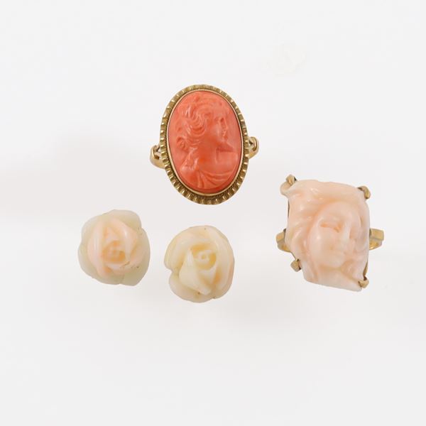 18KT GOLD LOT OF TWO RINGS AND A PAIR OF EARRINGS WITH CORAL  - Auction JEWELRY, WATCHES, AND SILVERWARE - Casa d'Aste International Art Sale