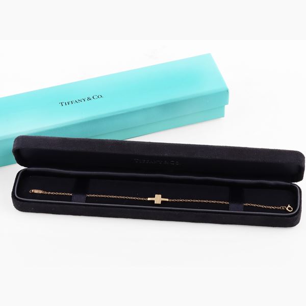 18KT GOLD BRACELET, TIFFANY & Co. "T"