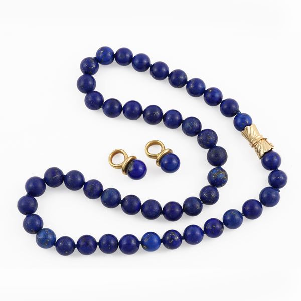 LOT OF LAPISLAZULI NECKLACE WITH 14KT GOLD CLASP AND TWO 18KT GOLD PENDANTS WITH LAPISLAZULI