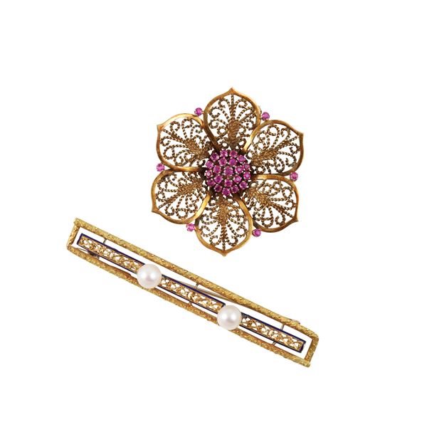 18KT GOLD LOT OF TWO BROOCHES WITH RUBIES, CULTURED PEARLS AND ENAMEL