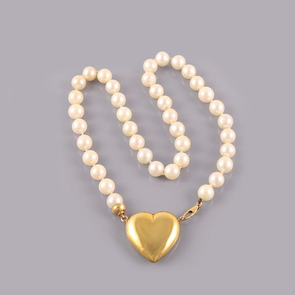 18KT GOLD AND CULTURED PEARLS NECKLACE
