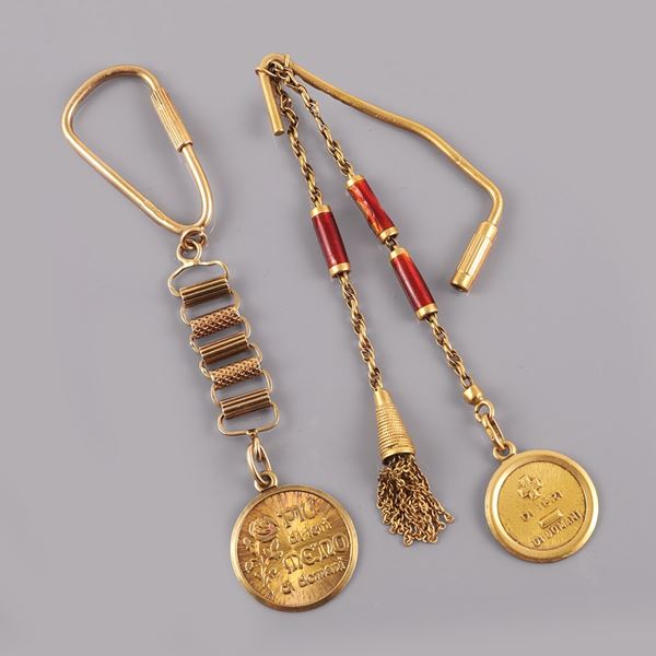 LOTO OF TWO 18KT GOLD KEYCHAIN (missings)