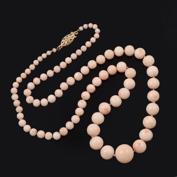 SINGLE STRAND CORAL NECKLACE WITH 18KT GOLD CLASP