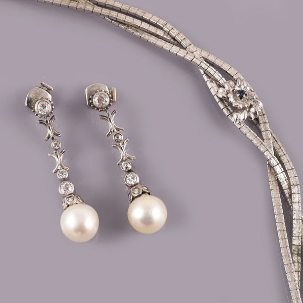 18KT GOLD EARRINGS WITH DIAMONDS AND CULTURED PEARLS AND 835 SILVER BRACELET