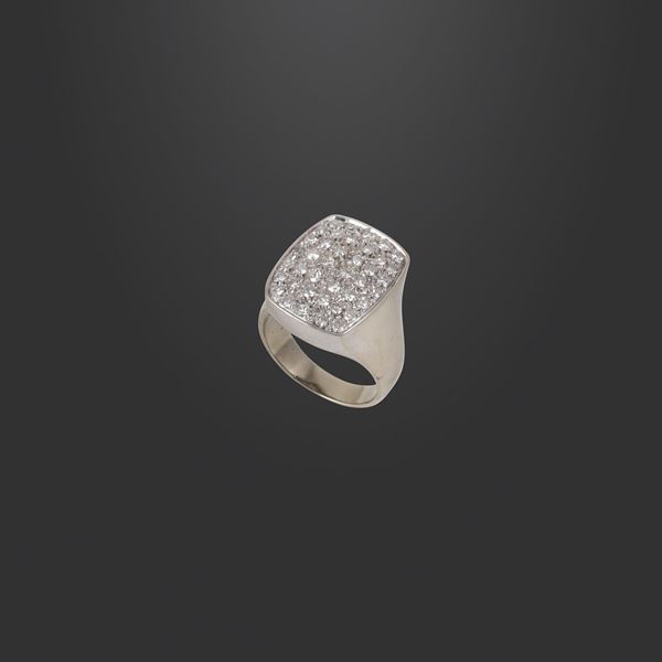 18KT GOLD AND DIAMONDS RING