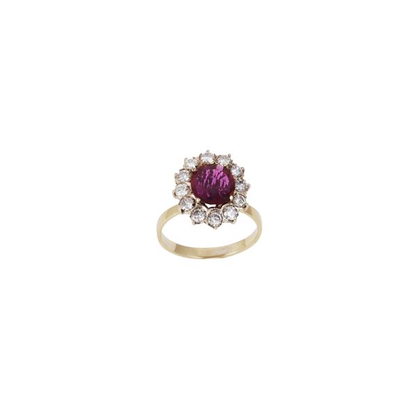 18KT GOLD, RUBY AND DIAMONDS RING