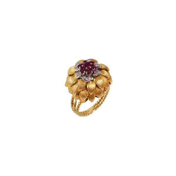 18KT GOLD, RUBIES AND DIAMONDS RING