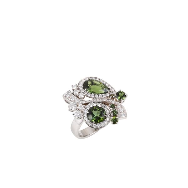 18KT GOLD, PERIDOT AND DIAMONDS RING, CUSI